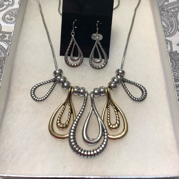 ⬇️ 5 tier pendent set - 2 tone - Picture 2 of 5